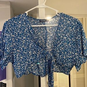 2XL blue and white floral print tie front top
